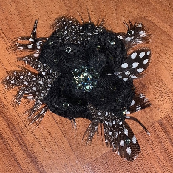 Tarina Tarantino Black and White Feather Rhinestone Flower Clip - Picture 2 of 7